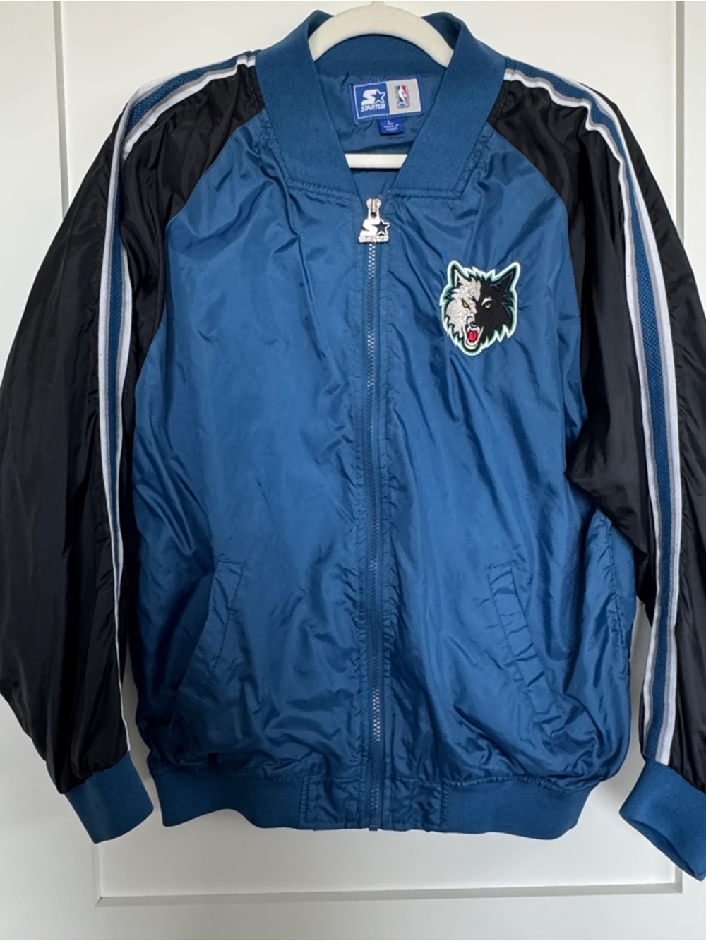 Vintage 90s STARTER Minnesota Timberwolves Jacket, embroidered logo, NBA Retro